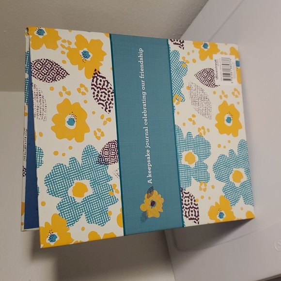 Friends' Journal: Shared Reflections and Keepsakes - Picture 3 of 10